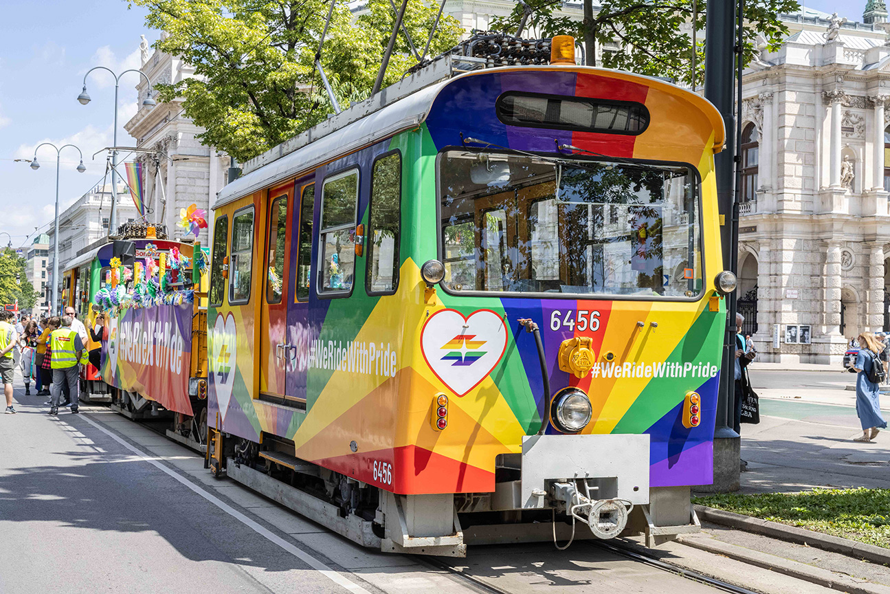 Wiener Linien feiern Vielfalt auf der Pride-Parade 
